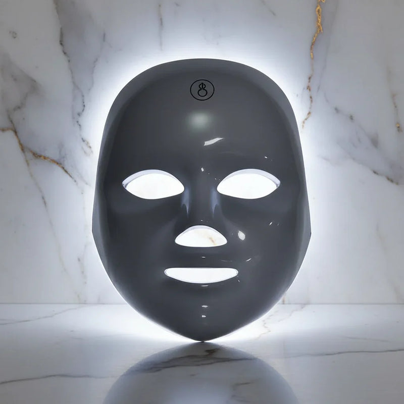 قناع بإضاءة LED بيضاء