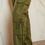 Lower leg strap detail