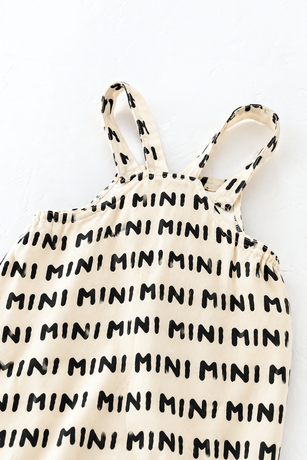 تفاصيل ظهر الجمبسوت بنقشة MINI