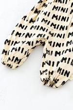 لقطة أرجل الجمبسوت بنقشة MINI