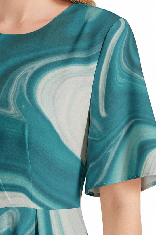 Neckline and sleeve detail