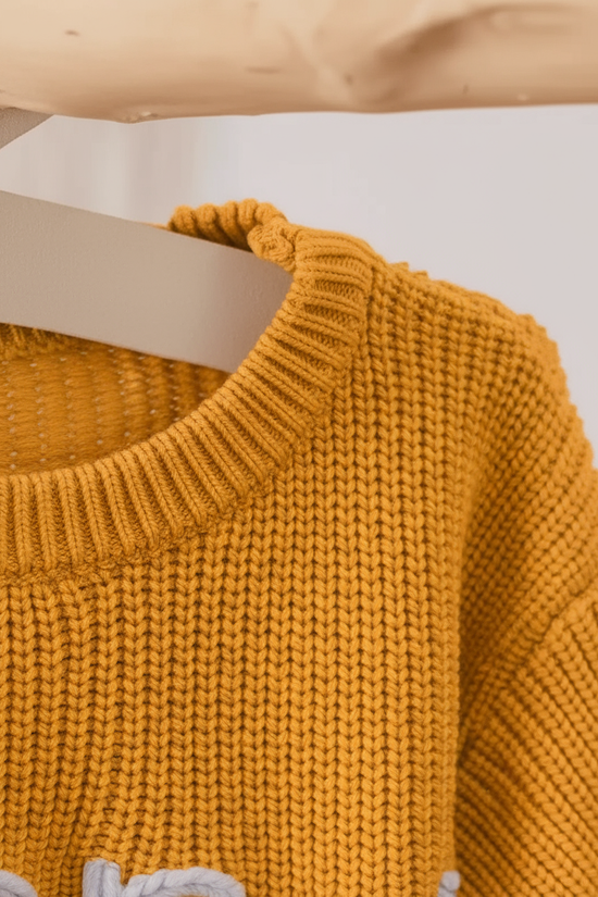 Neckline ribbing detail