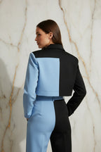 Relaxed back pose with hands in pockets