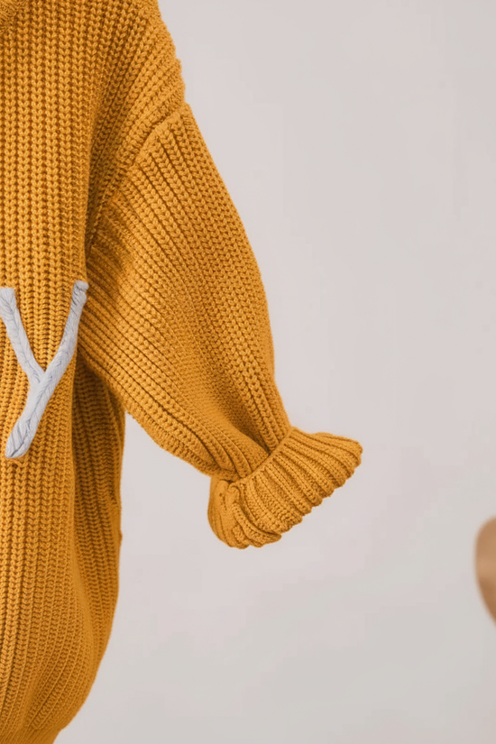 Ruffled sleeve cuff detail