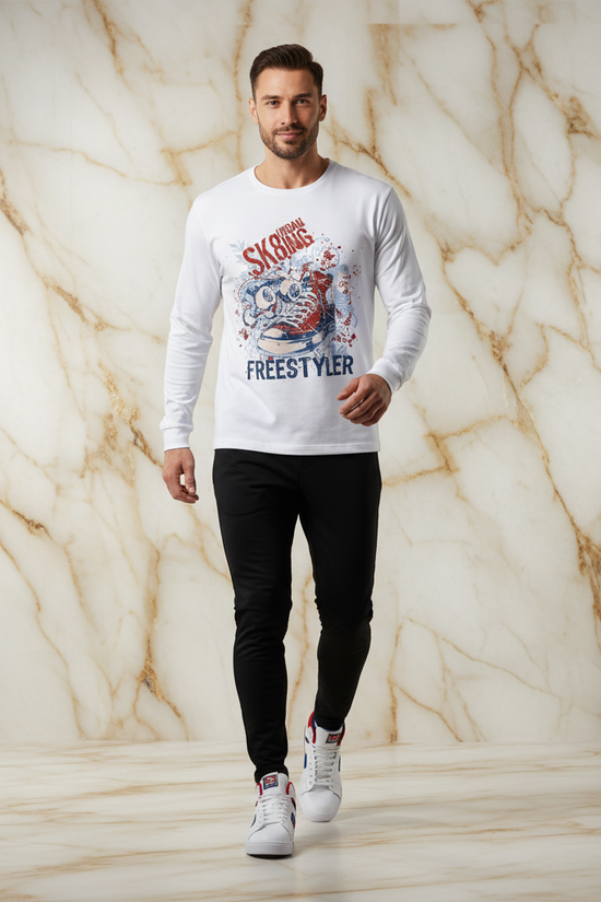 SK8 Sweatshirt Walking