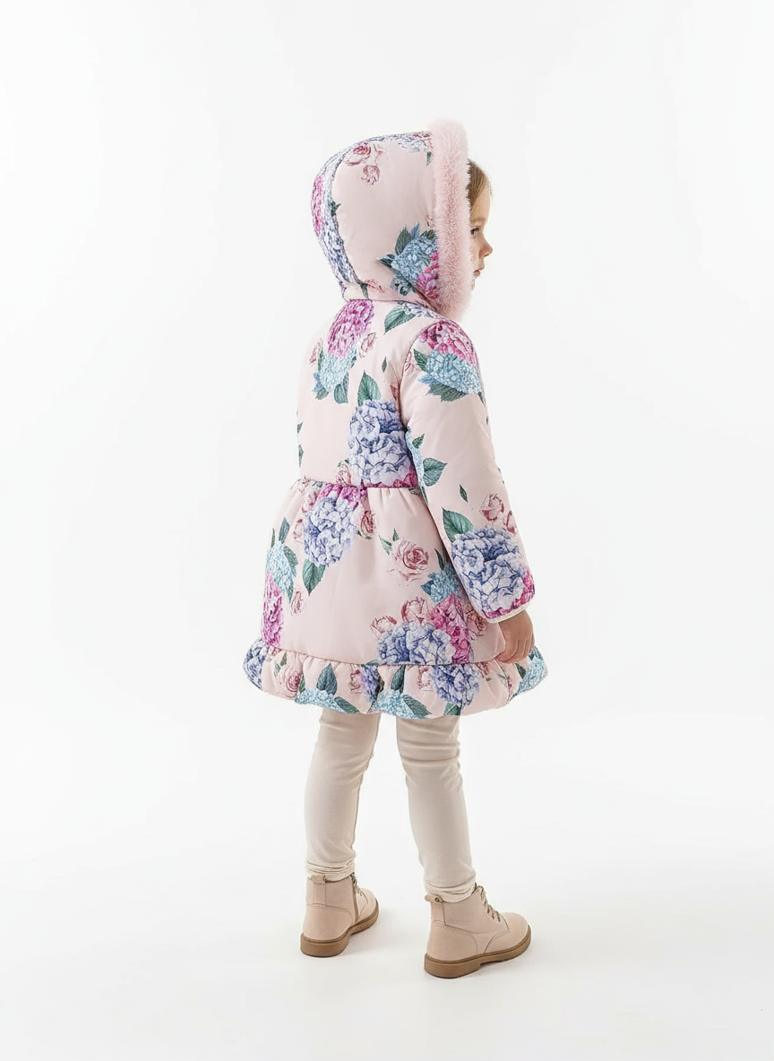 Studio photo - three-quarter back view
