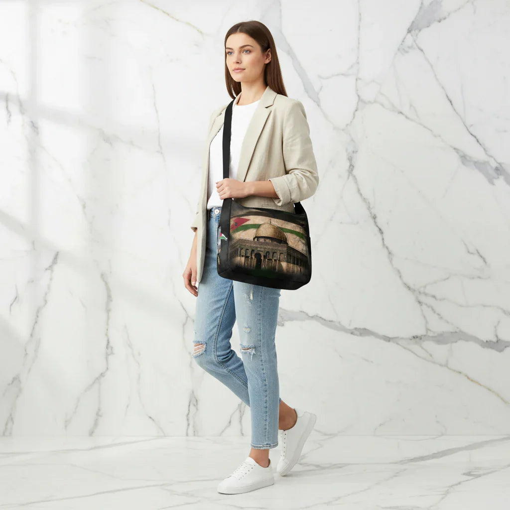 Three-quarter front view - woman with bag