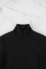 Turtleneck collar detail
