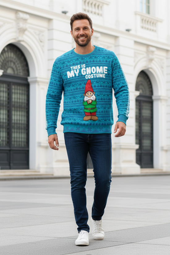 Walking pose near facade