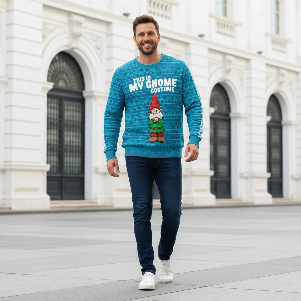 Walking pose near facade