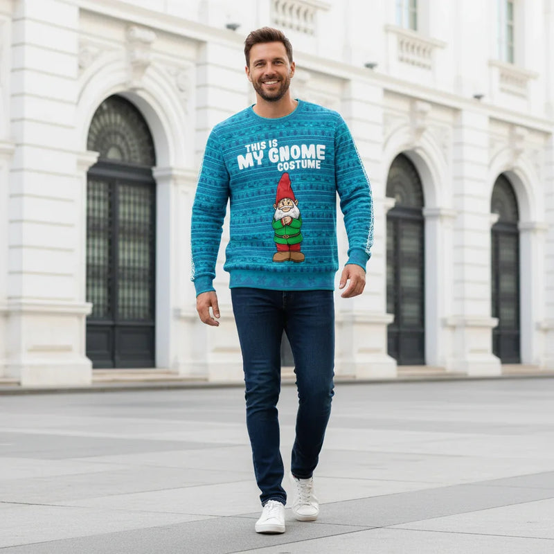 Walking pose near facade