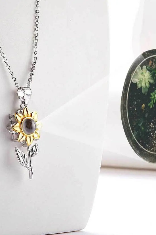 Nano Projection Sunflower Clavicle Chain Pendant - IVORYNN